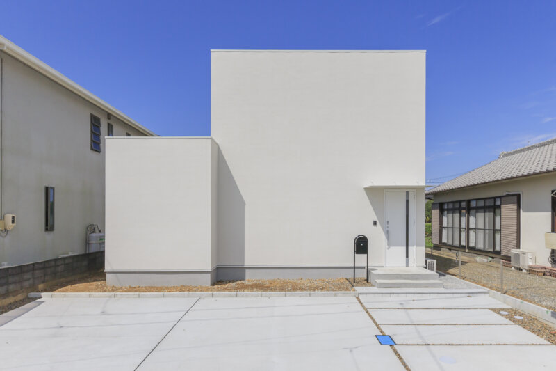 山梨県注文住宅｜ラシア／rasia箱型の家外観と間取り施工事例の写真1