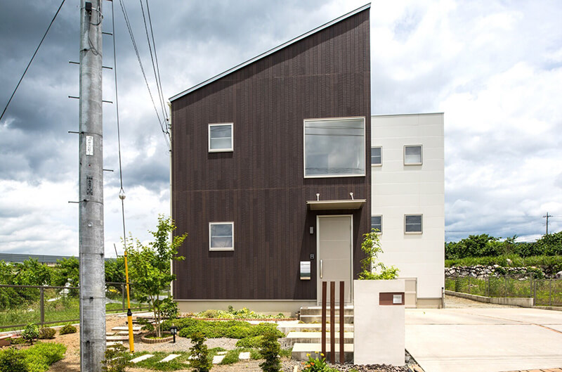 片流れ屋根　住宅