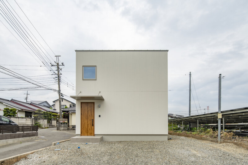 山梨県甲斐市注文住宅｜ラシア規格住宅、LDKの吹き抜けで採光を計算の写真1