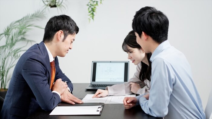 今、無理のない資金計画で家を買う方法｜諸費用の負担を抑えられる金融機関を選ぶ