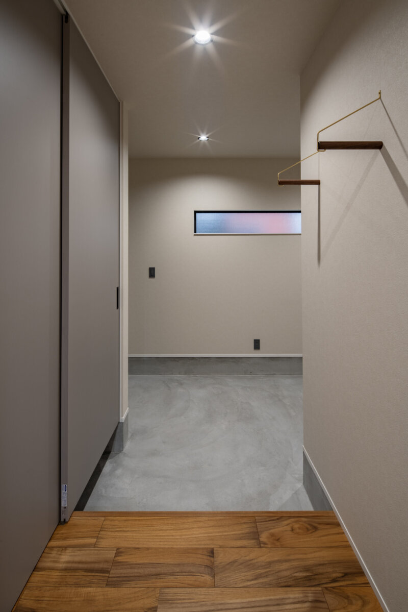 山梨県甲府市注文住宅｜自宅にカフェのある落ち着いた住まいの写真4