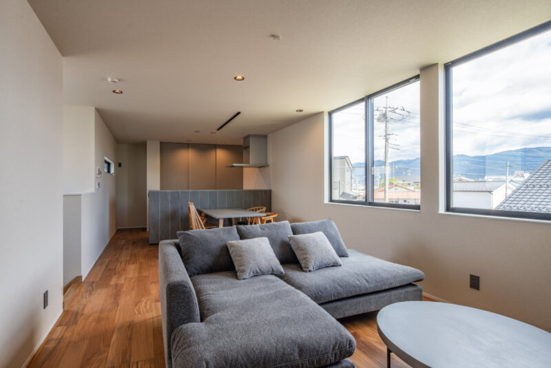 山梨県甲府市注文住宅｜自宅にカフェのある落ち着いた住まいの写真3
